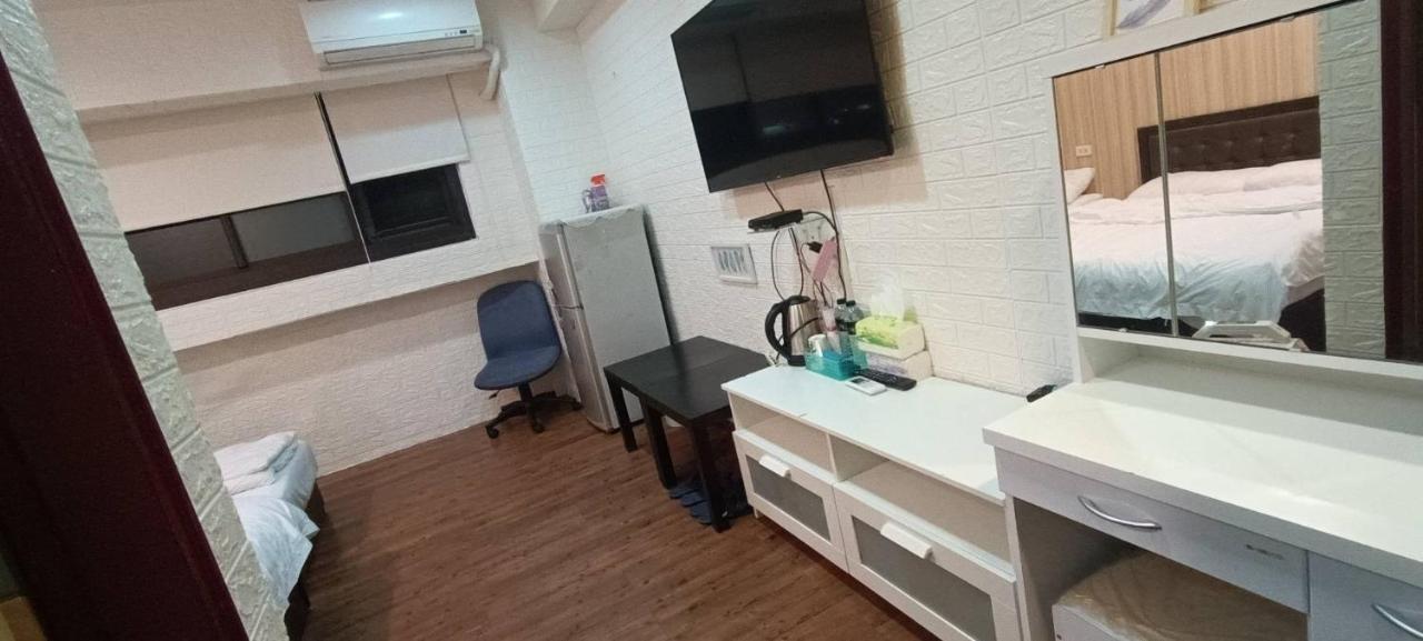 Ez Stay 西門邑居 Taipei Exteriör bild