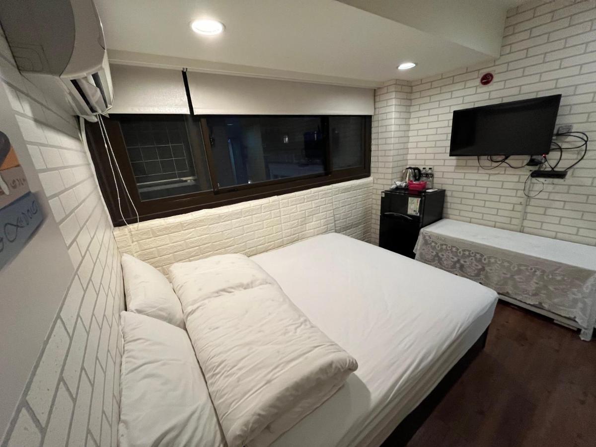 Ez Stay 西門邑居 Taipei Exteriör bild