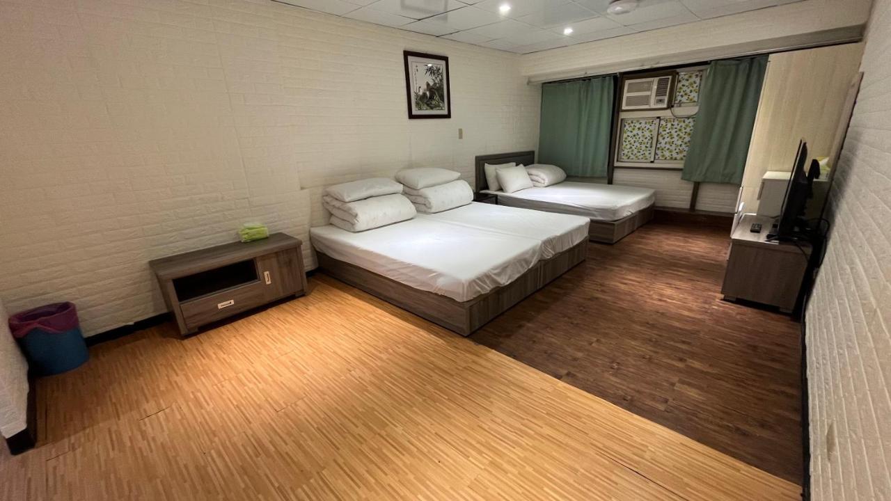 Ez Stay 西門邑居 Taipei Exteriör bild